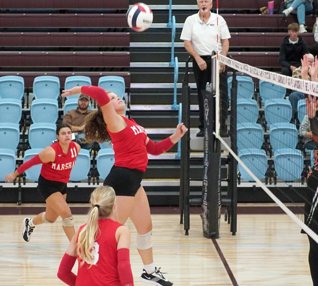 McKenzie Davis scores for Marshall vs Westville.