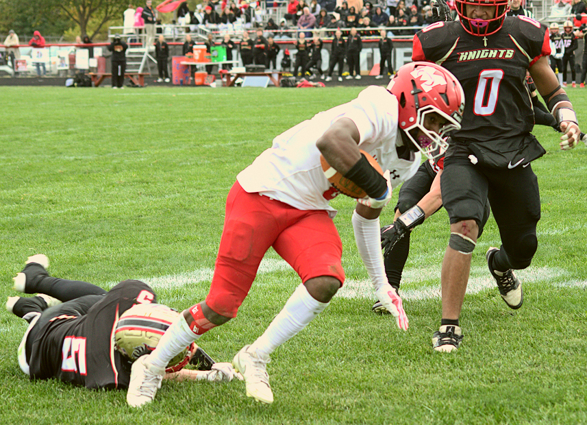 Kaiden Sanders breaks a tackle on a jet sweep burst.